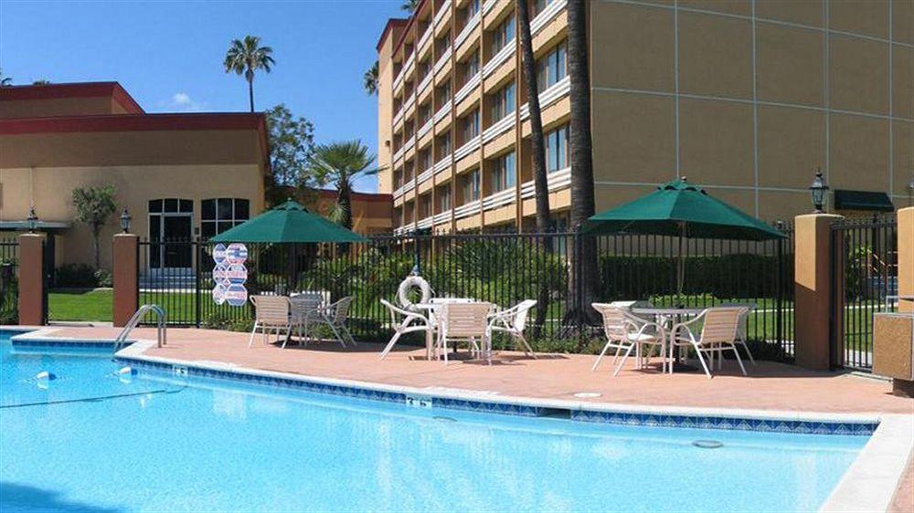 Courtyard By Marriott Los Angeles Woodland Hills Esterno foto