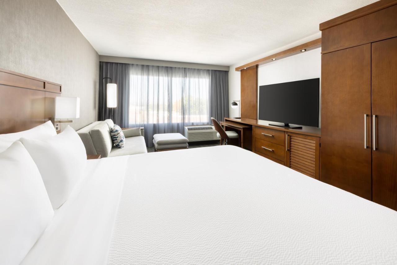 Courtyard By Marriott Los Angeles Woodland Hills Esterno foto