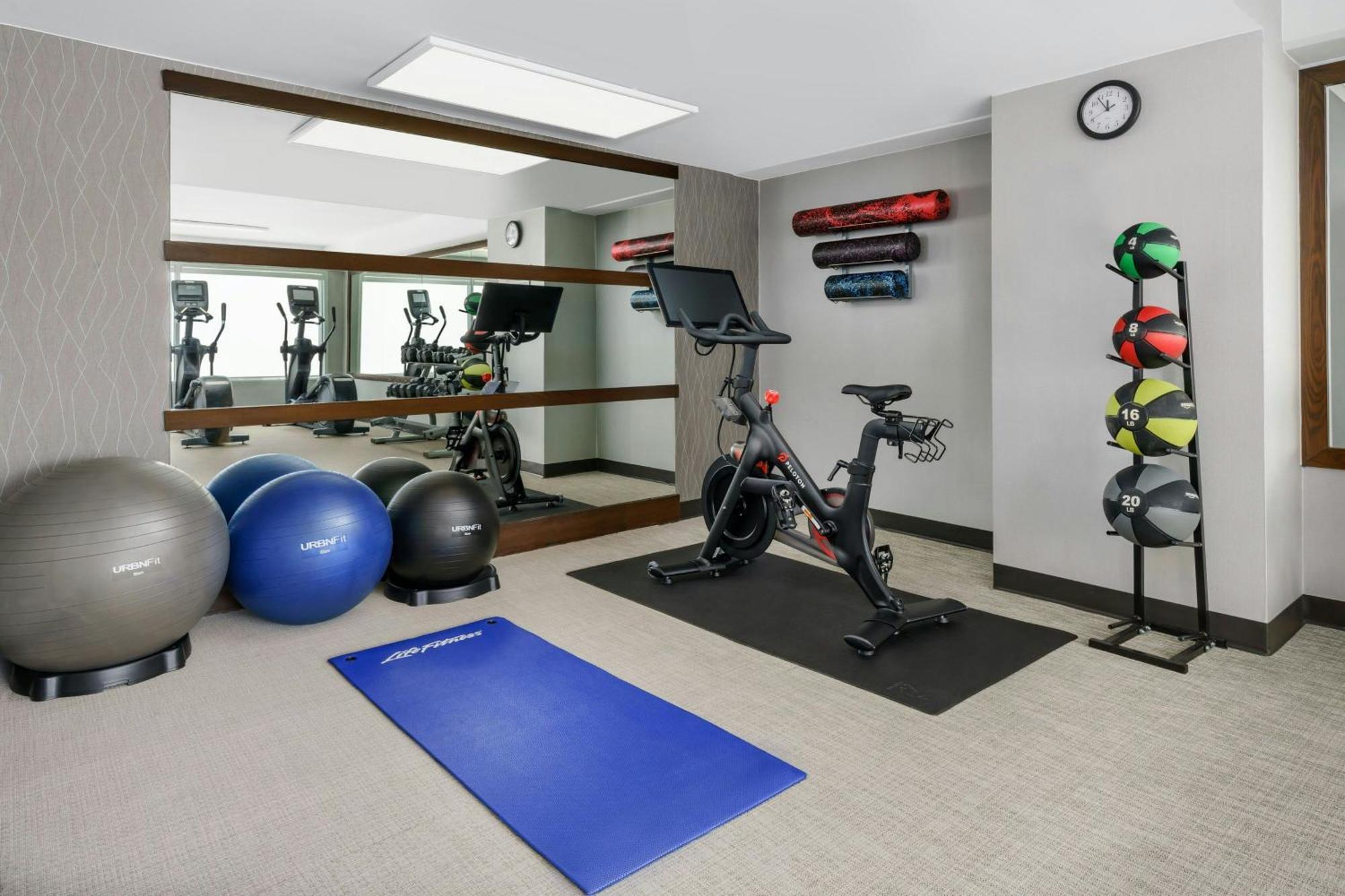 Courtyard By Marriott Los Angeles Woodland Hills Esterno foto