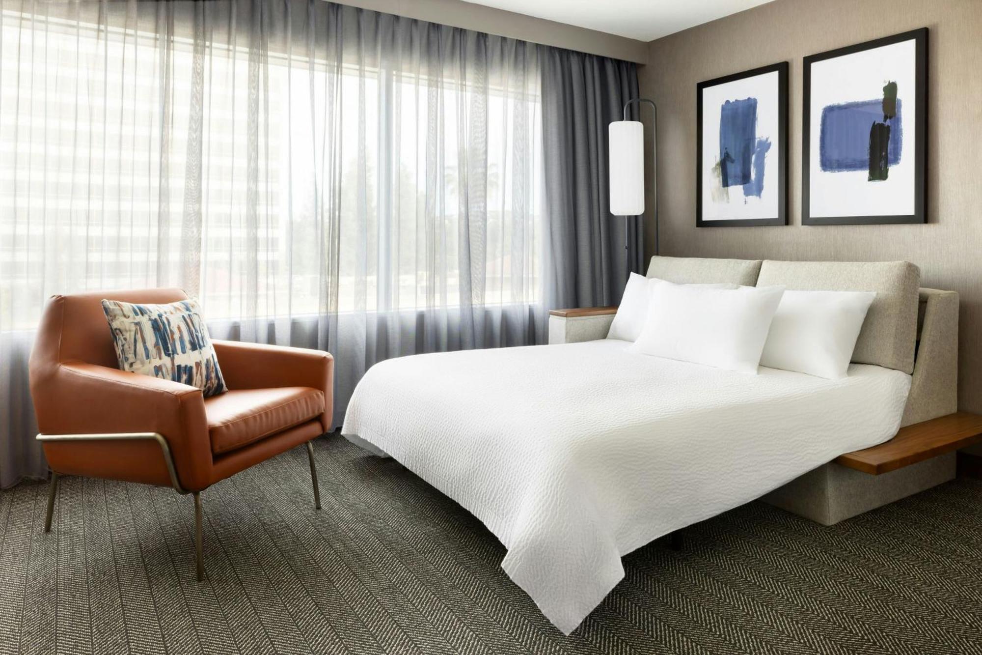 Courtyard By Marriott Los Angeles Woodland Hills Esterno foto