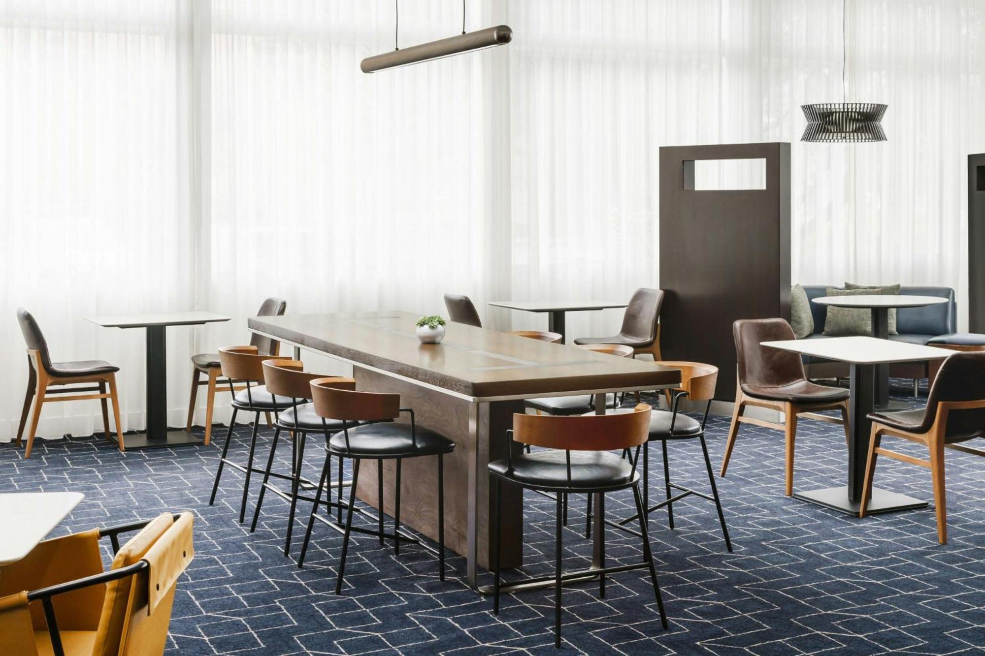 Courtyard By Marriott Los Angeles Woodland Hills Esterno foto