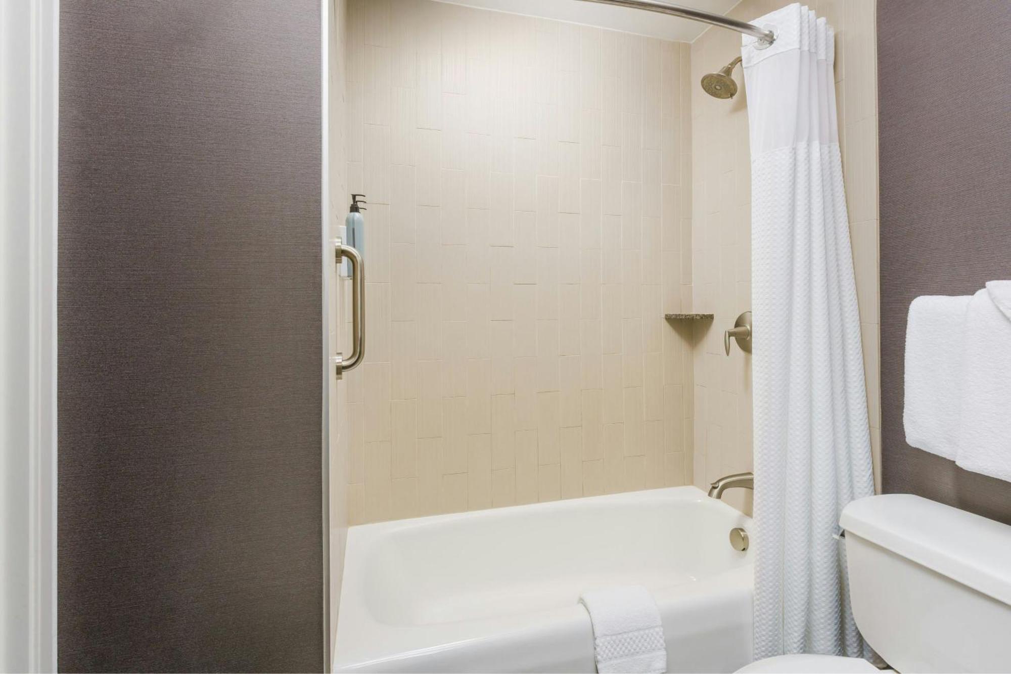 Courtyard By Marriott Los Angeles Woodland Hills Esterno foto