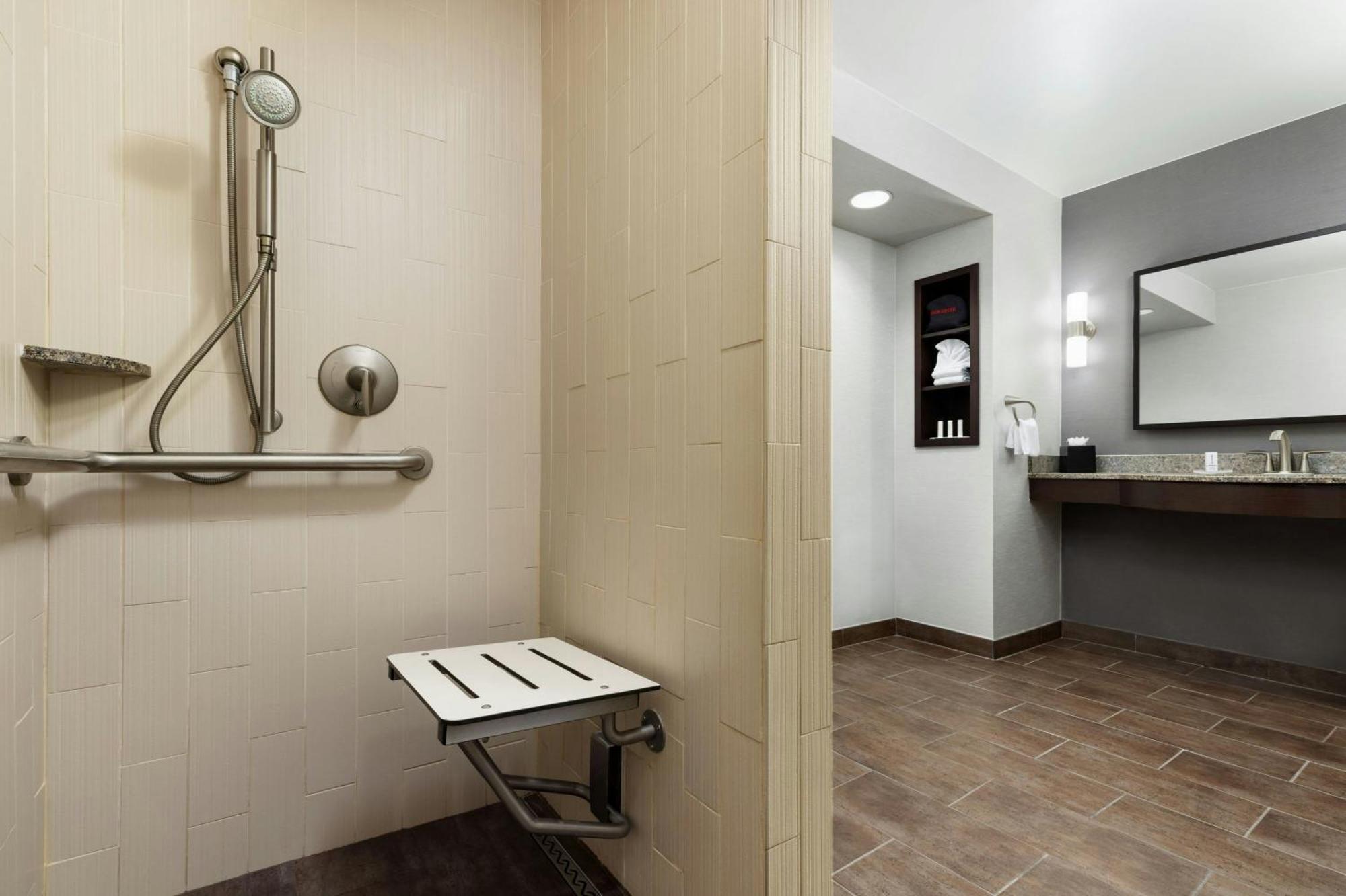 Courtyard By Marriott Los Angeles Woodland Hills Esterno foto