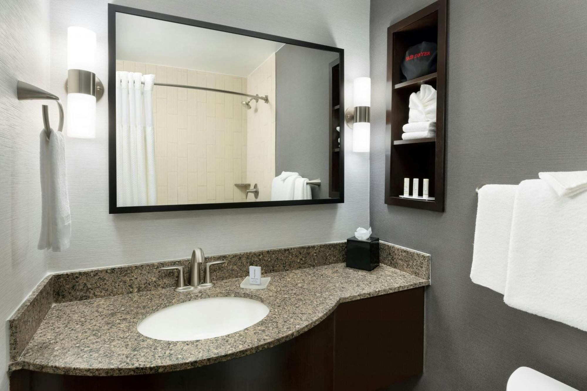 Courtyard By Marriott Los Angeles Woodland Hills Esterno foto
