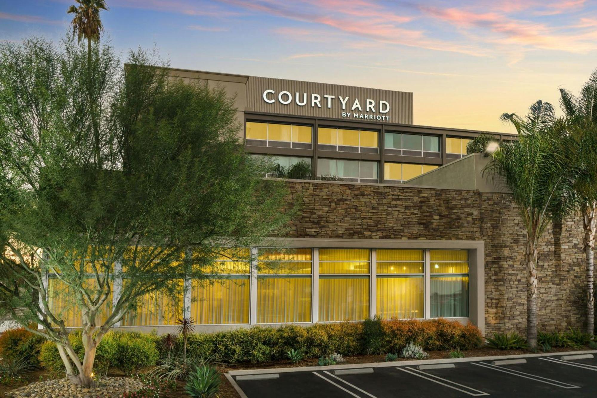 Courtyard By Marriott Los Angeles Woodland Hills Esterno foto