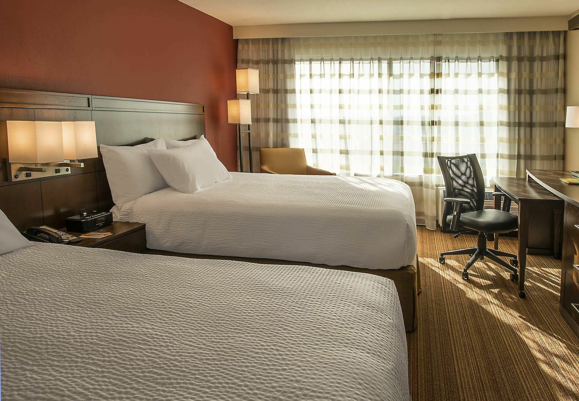 Courtyard By Marriott Los Angeles Woodland Hills Esterno foto